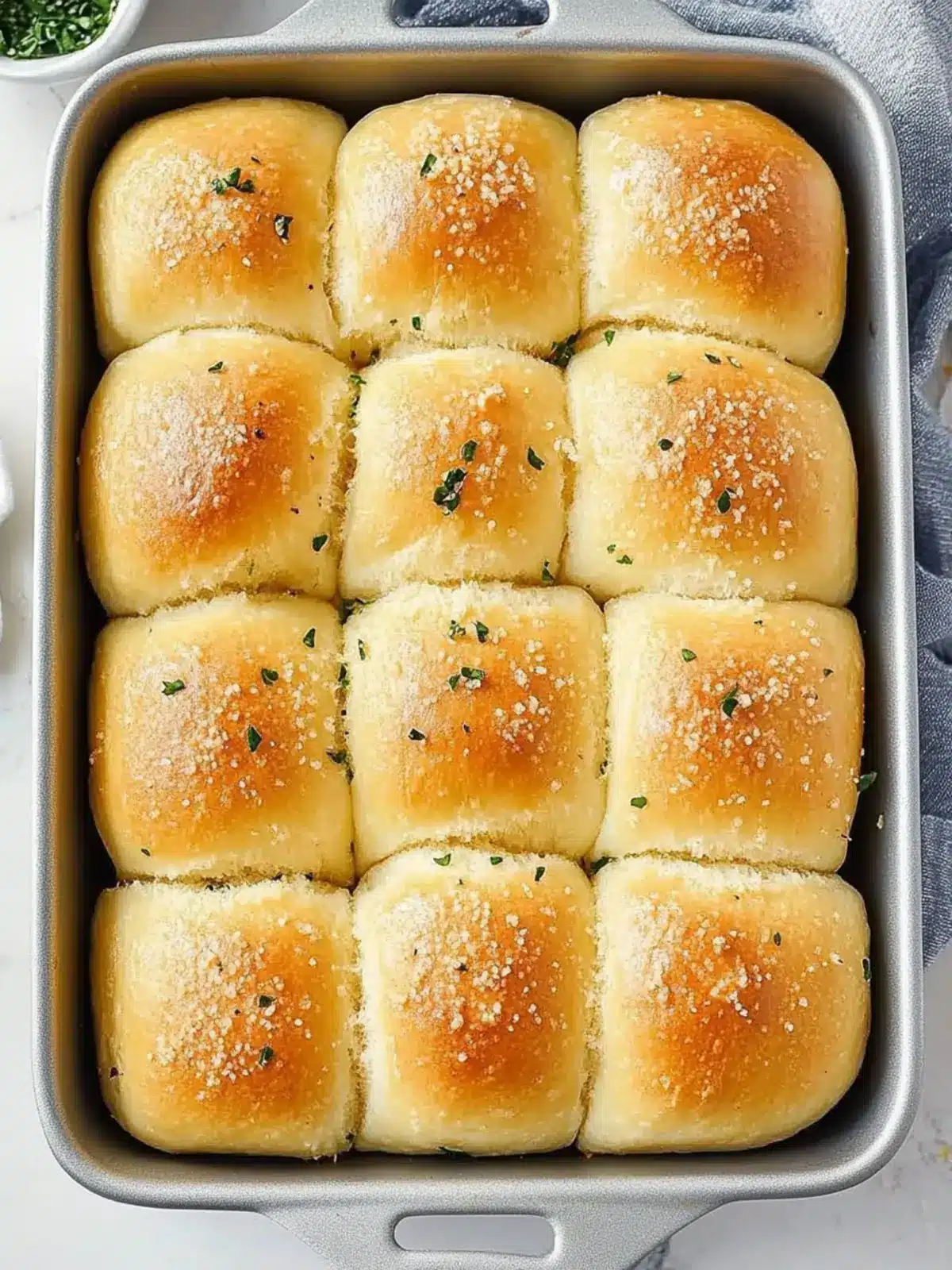 30-Minute Garlic Parmesan Dinner Rolls